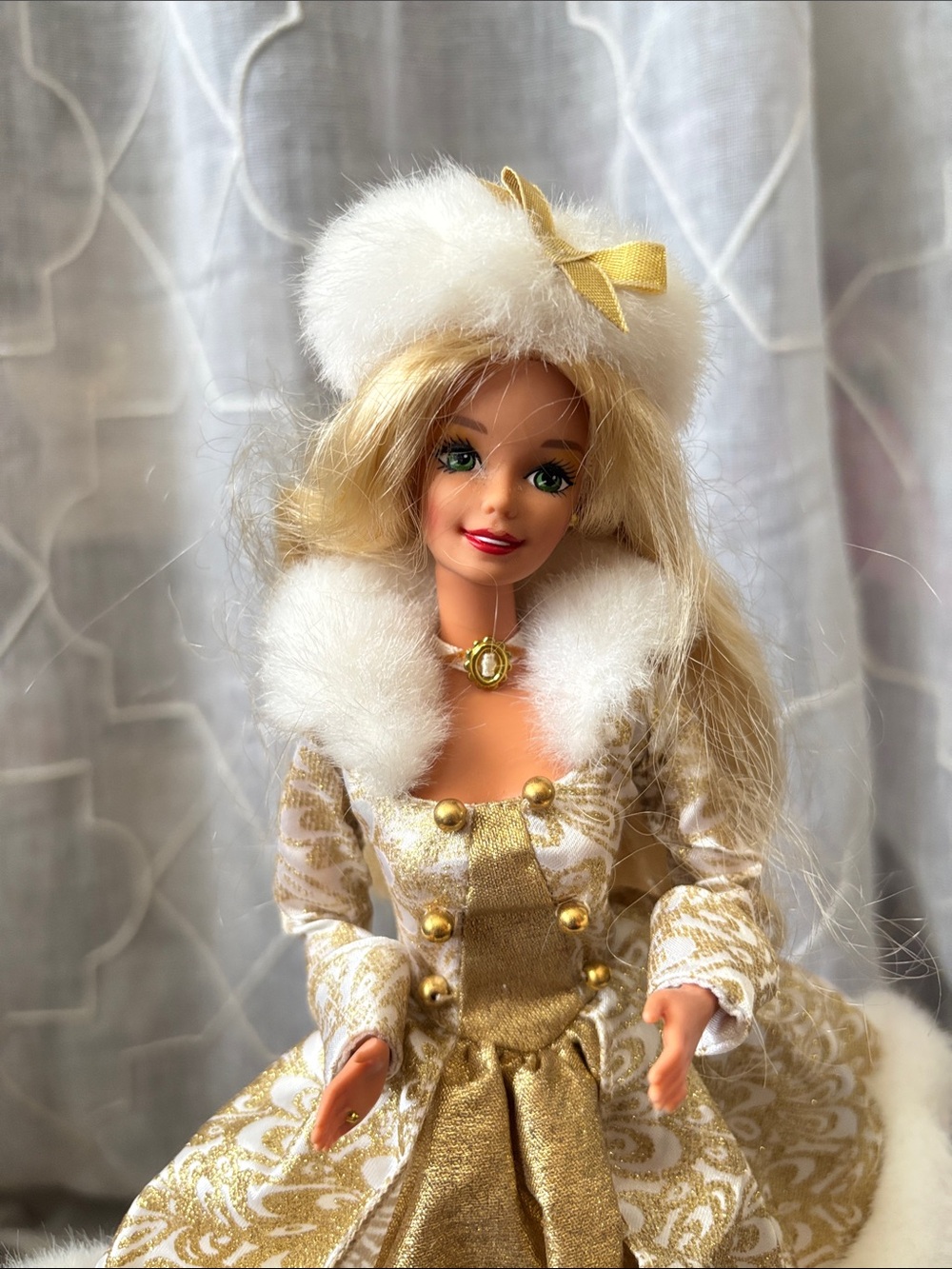 ⭐️Final Price⭐️1995 Special Edition Winter Fantasy Barbie —- Gold Evening Gown - Picture 2 of 5